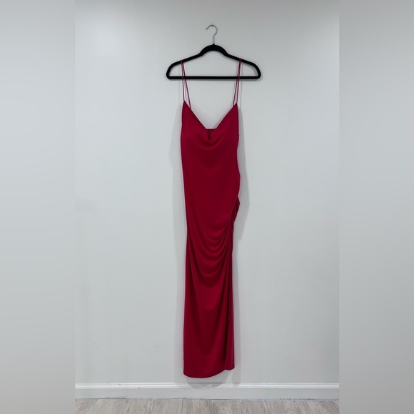 Lovers + Friends Odessa Gown Red - Picture 4 of 9